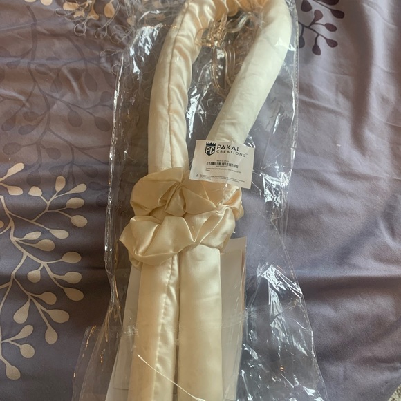 Heartless Hair Curlers - Picture 2 of 3